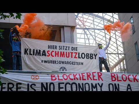 3 Minutes with Extinction Rebellion (Occupying the BDI in Berlin)