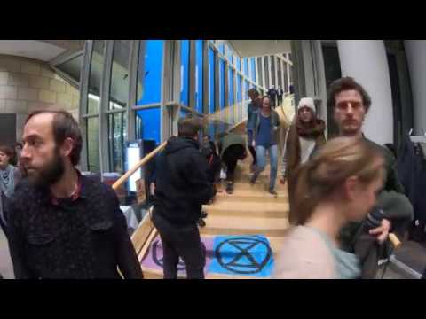 #ExtinctionRebellion im Landtag von Nordrhein-Westfalen angeklebt 15.1.20