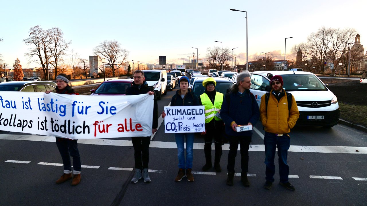 Straßenblockade für Klima­gerechtigkeit